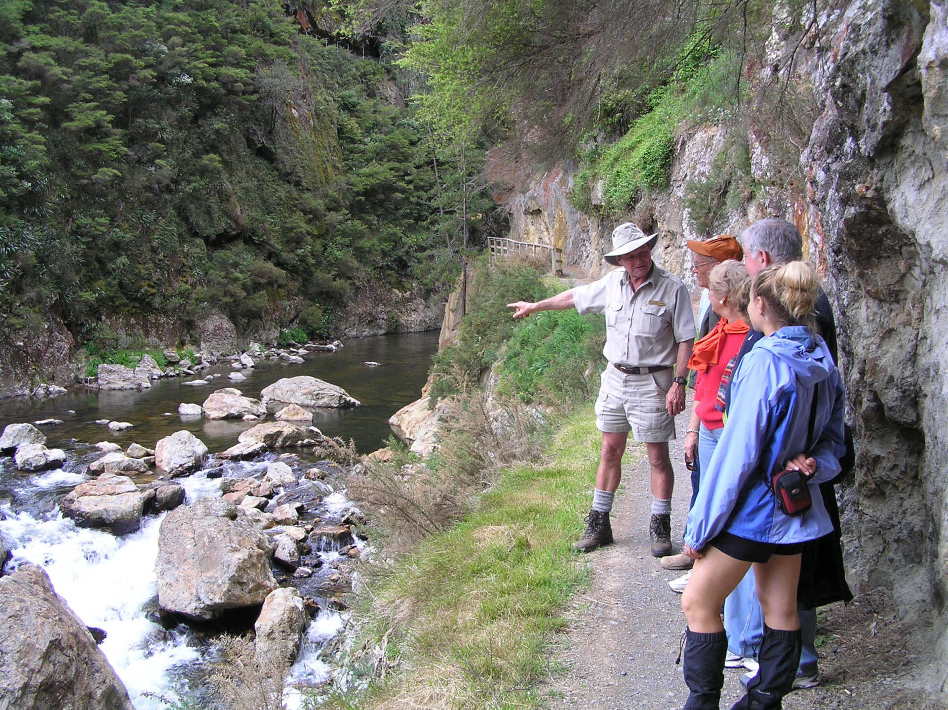 Kiwi Dundee Karangahake Gorge