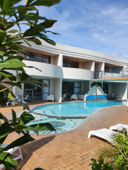 HOME%20PAGE%20-%20BREAKERS%20-%20POOL%20AREA%20